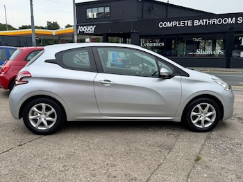 Used Peugeot 208 2013 for sale - 75559956: Photo