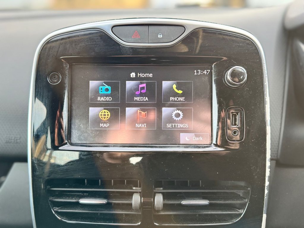 Used Renault Clio 2015 for sale - 76848168: Photo 21