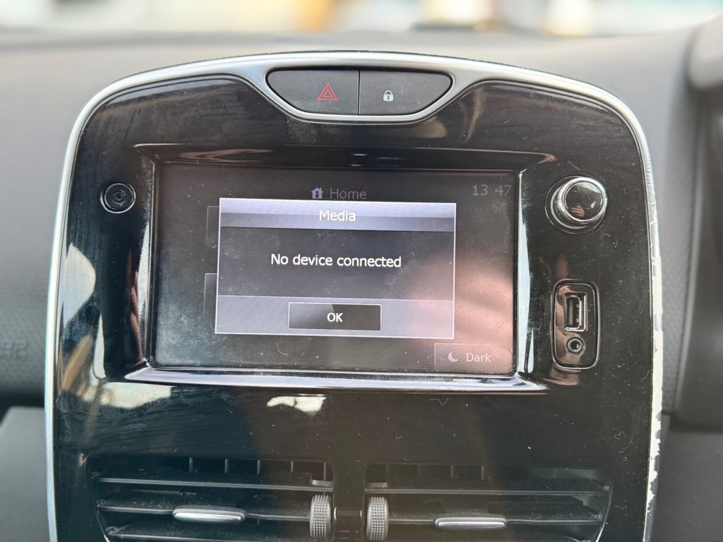 Used Renault Clio 2015 for sale - 76848168: Photo 23