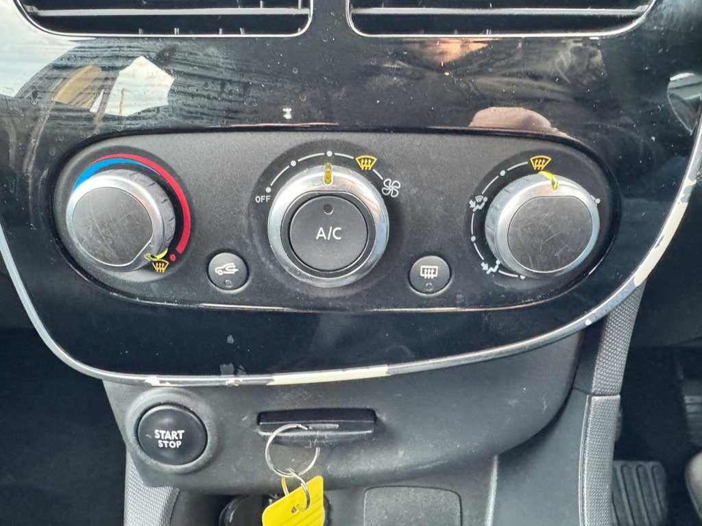 Used Renault Clio 2015 for sale - 76848168: Photo 24