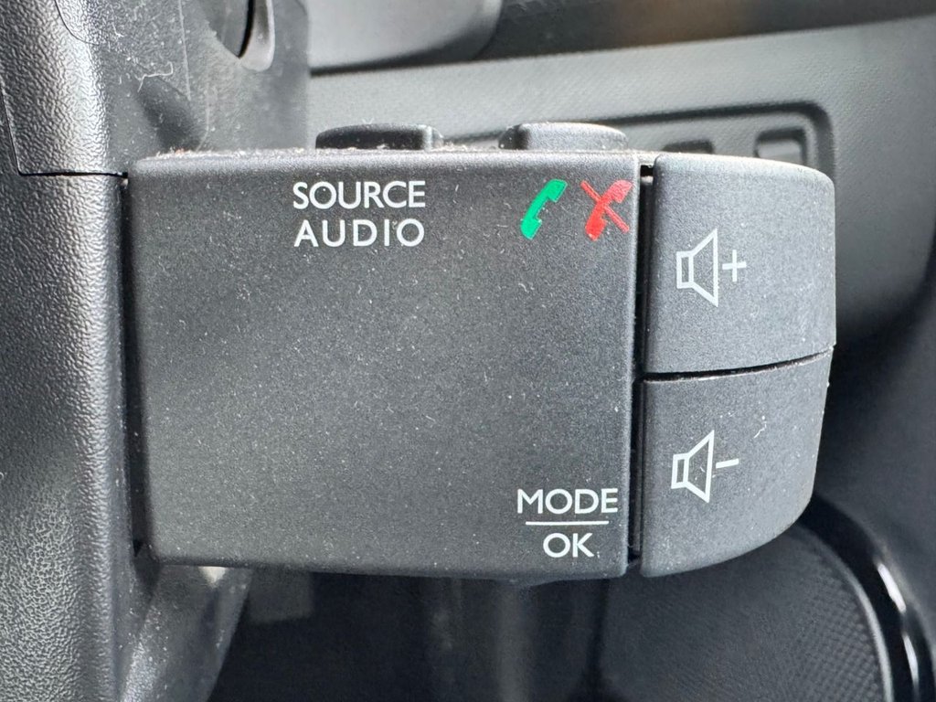 Used Renault Clio 2015 for sale - 76848168: Photo 30