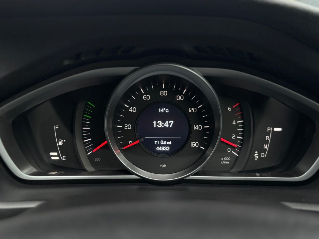 Used Volvo V40 2014 for sale - 76883204: Photo 30