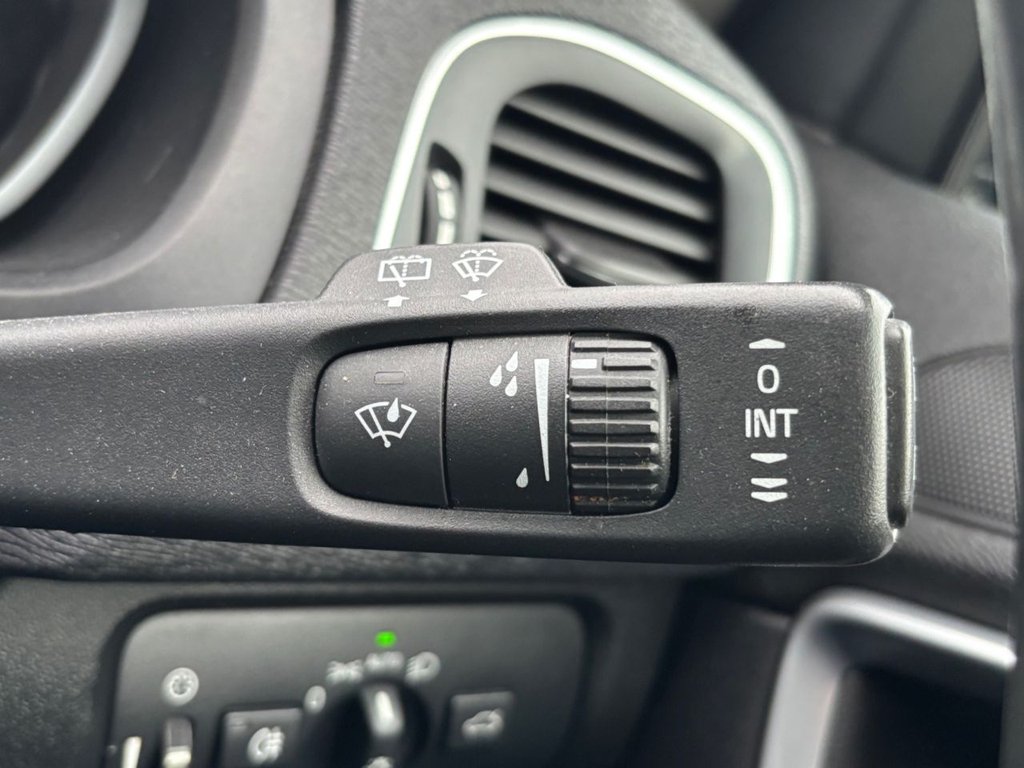 Used Volvo V40 2014 for sale - 76883204: Photo 41