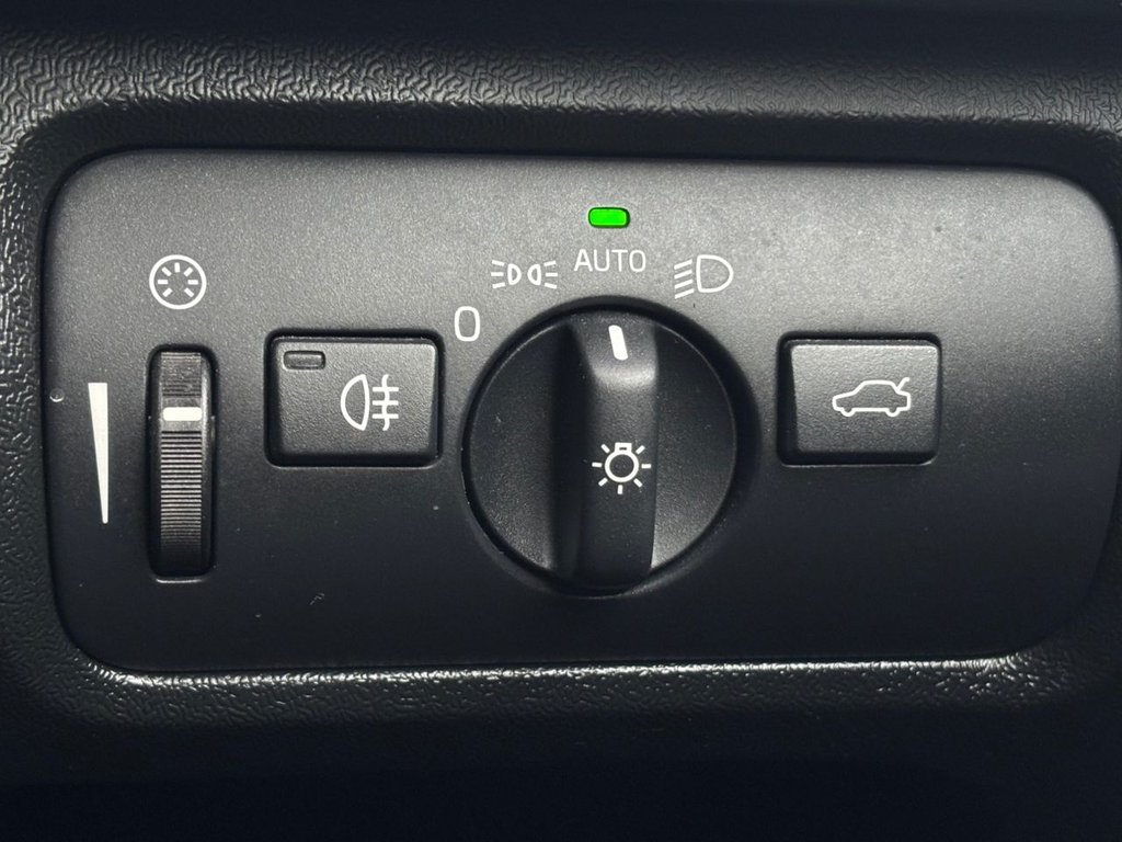 Used Volvo V40 2014 for sale - 76883204: Photo 42