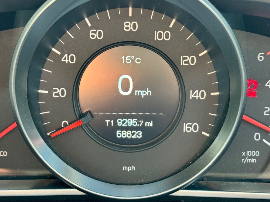 Used Volvo V40 2015 for sale - 76185449: Photo 28