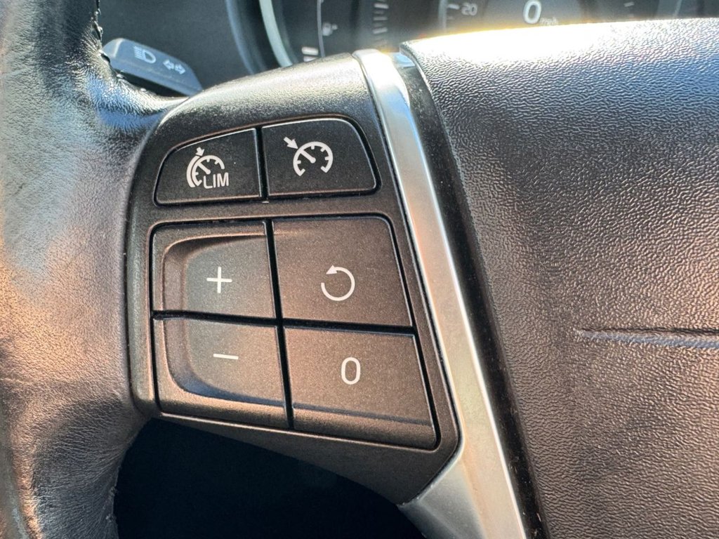 Used Volvo V40 2015 for sale - 76185449: Photo 30