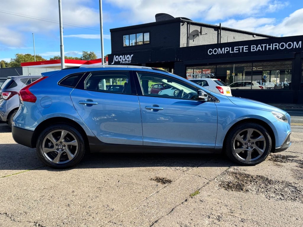 Used Volvo V40 2015 for sale - 76185449: Photo 4