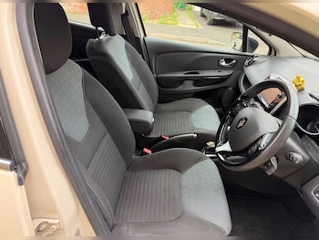 Used Renault Clio 2015 for sale - 79062210: Photo