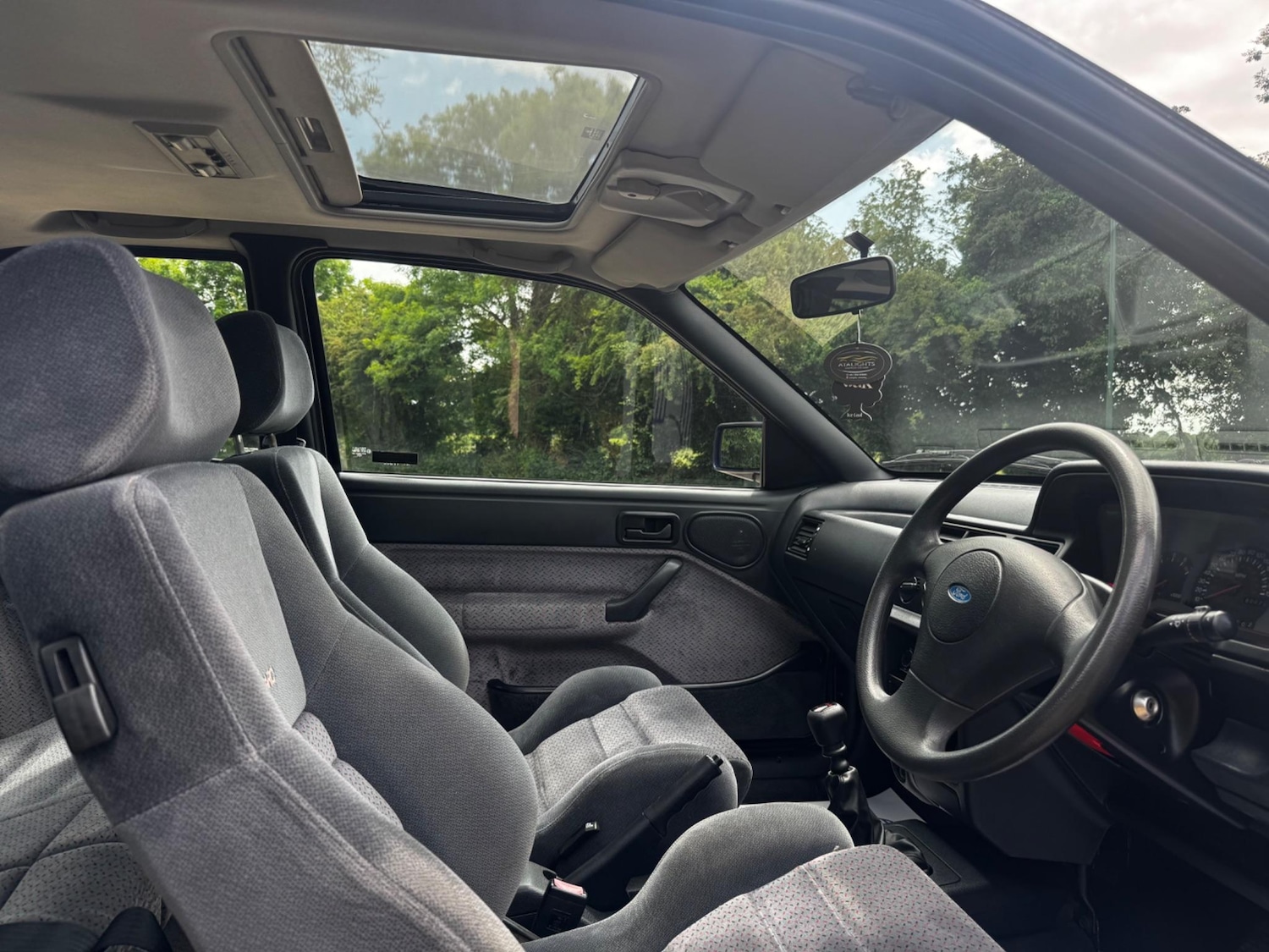 Used Ford Escort 1993 for sale - 78185125: Photo 14