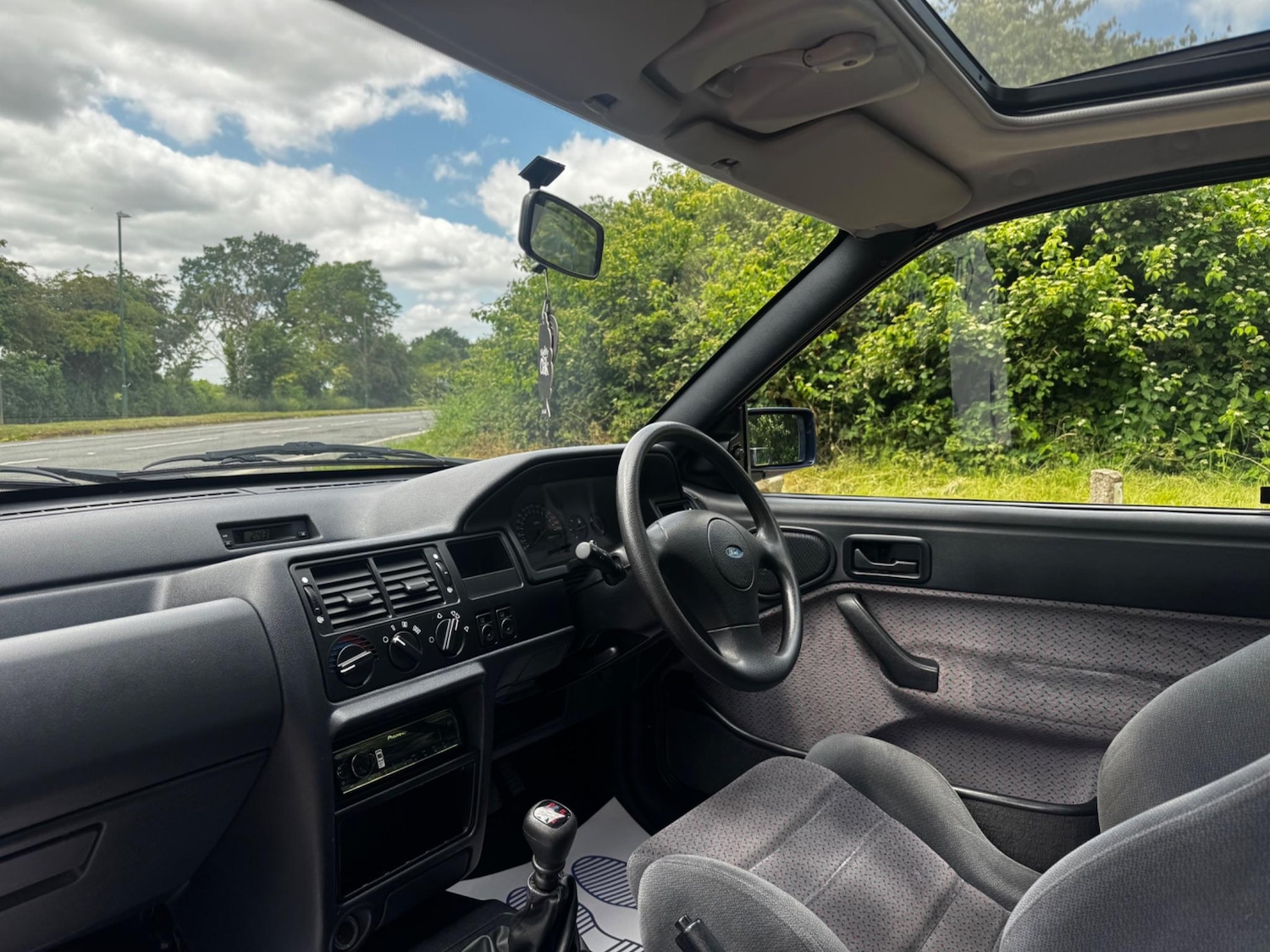 Used Ford Escort 1993 for sale - 78185125: Photo 17