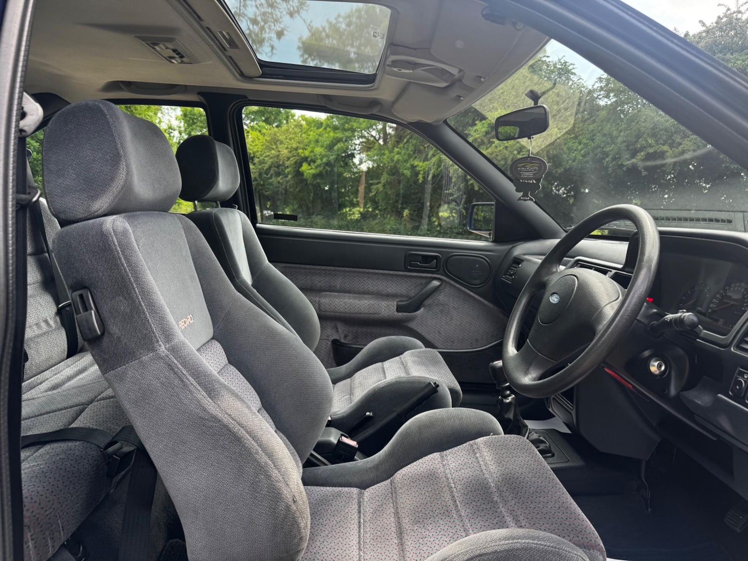 Used Ford Escort 1993 for sale - 78185125: Photo 36