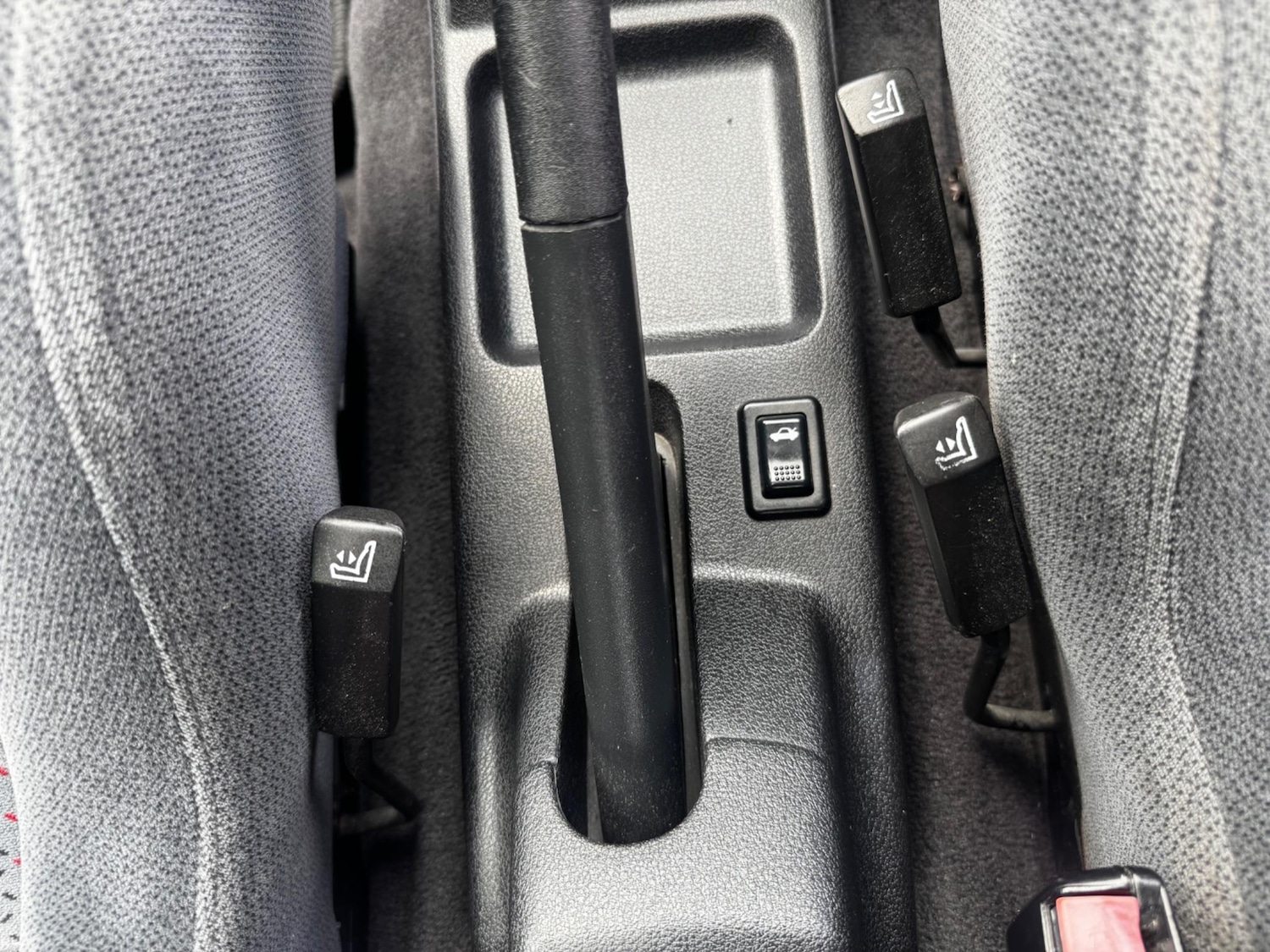 Used Ford Escort 1993 for sale - 78185125: Photo 37