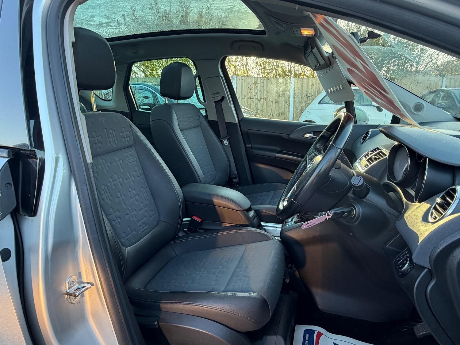 Used Vauxhall Meriva 2010 for sale - 77097389: Photo 12