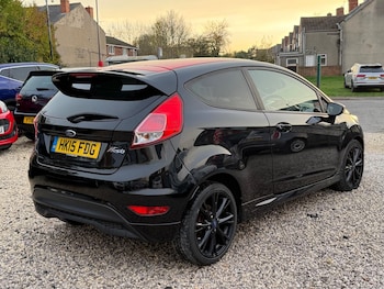 Used Ford Fiesta 2015 for sale - 76499405: Photo