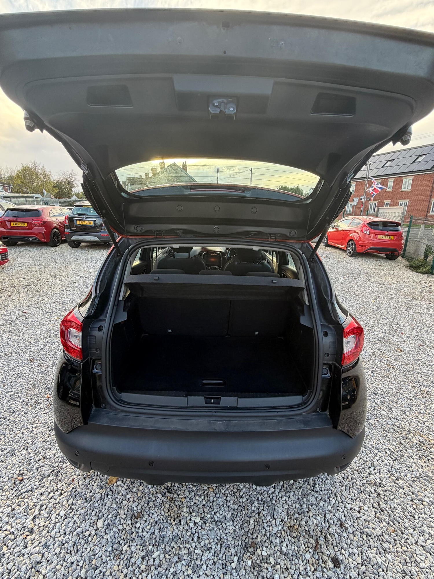 Used Renault Captur for sale - 76440590: Photo 10