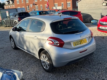 Used Peugeot 208 2013 for sale - 76759593: Photo