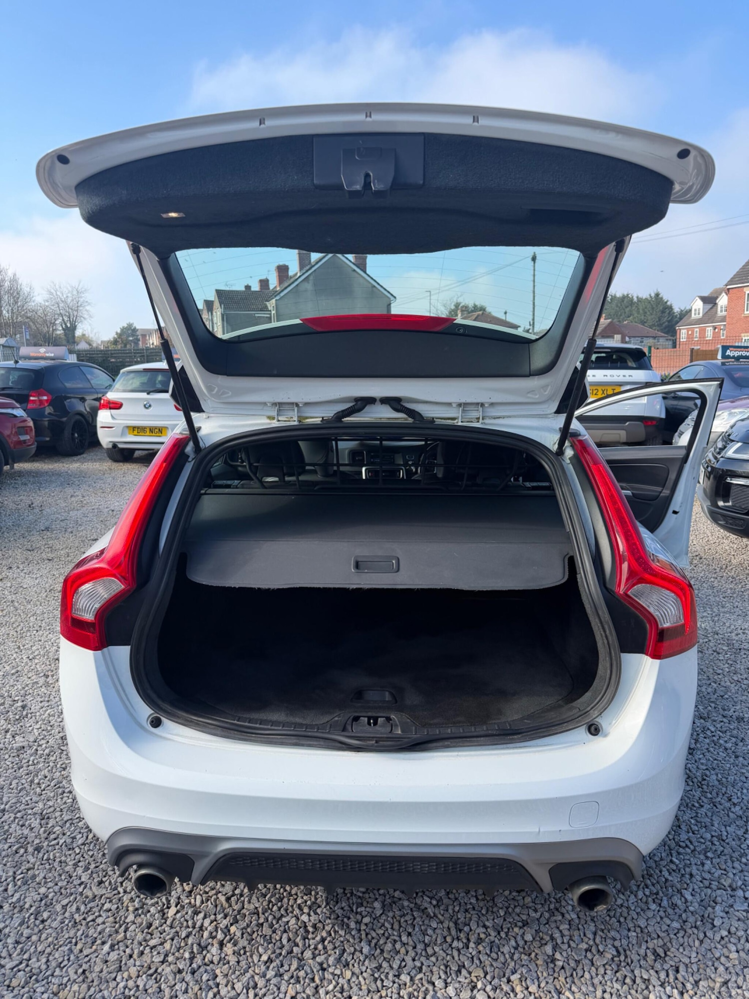 Used Volvo V60 2013 for sale - 77957752: Photo 15