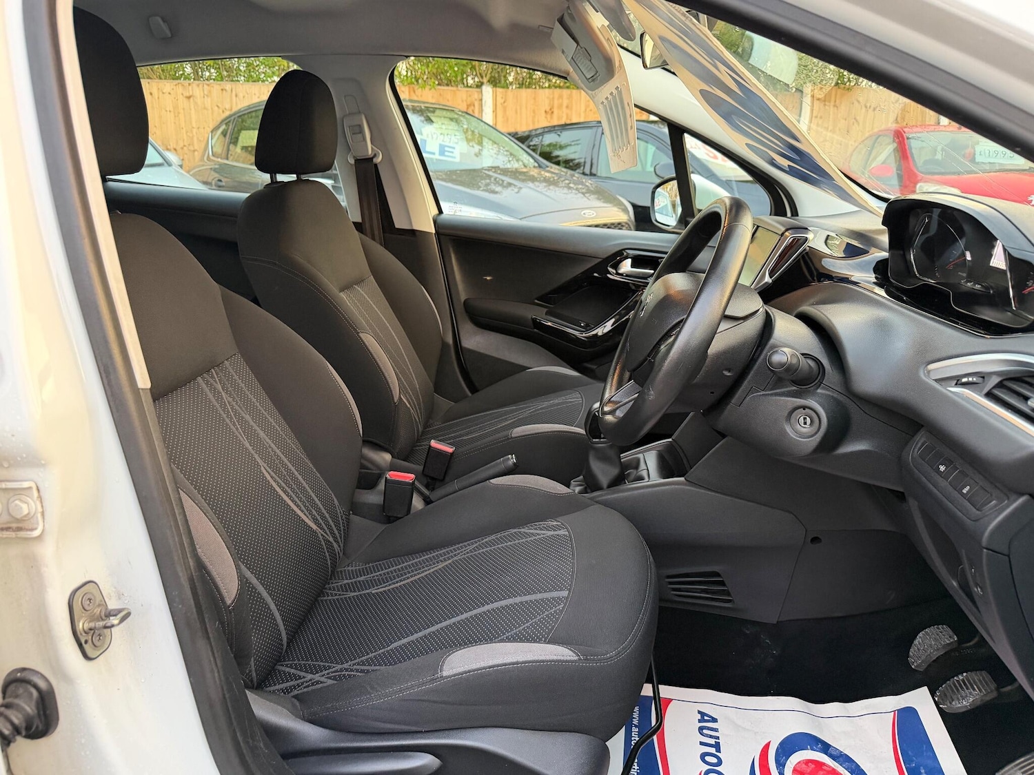 Used Peugeot 208 2014 for sale - 76499558: Photo 10