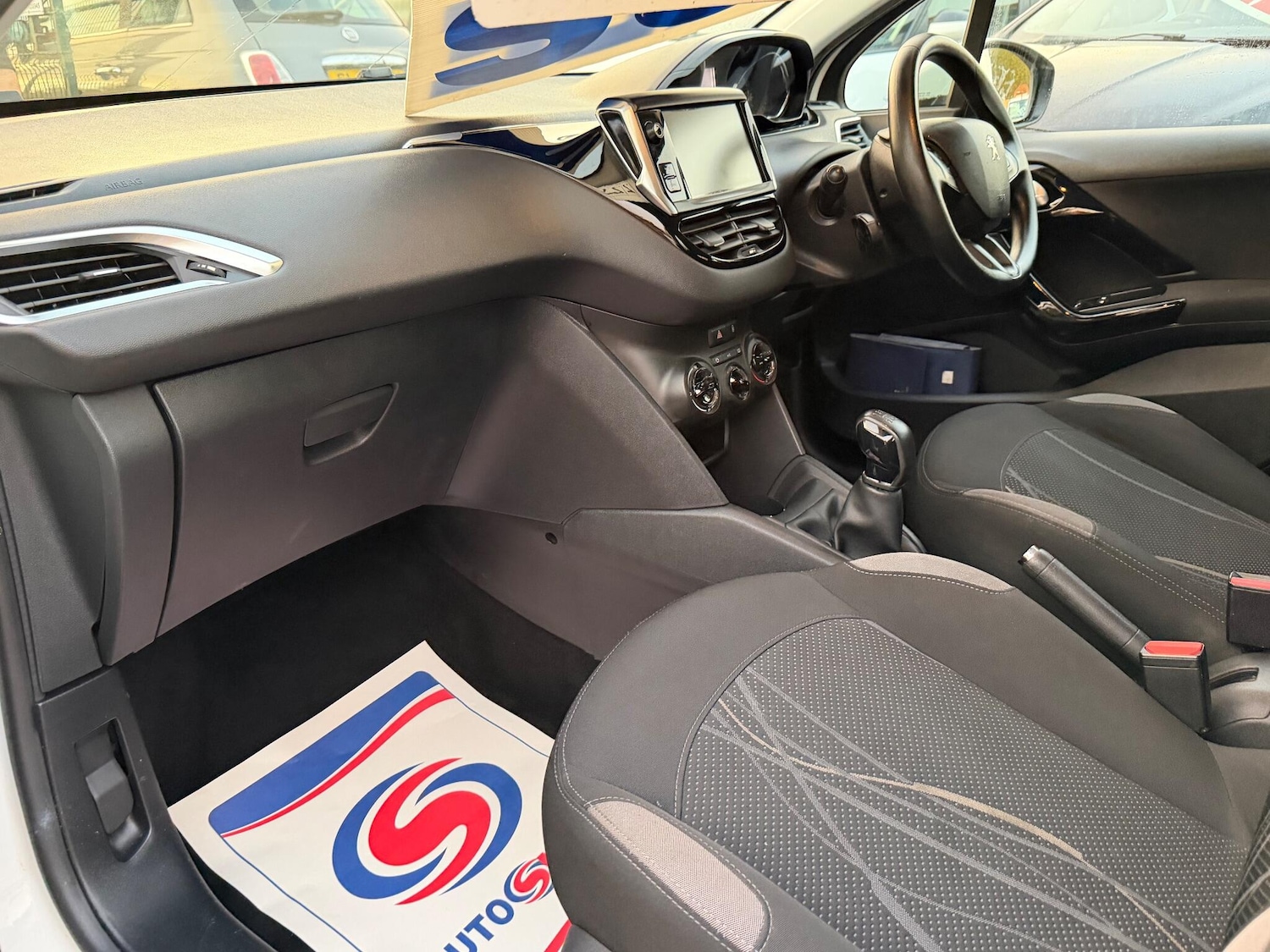 Used Peugeot 208 2014 for sale - 76499558: Photo 13