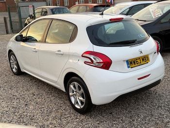 Used Peugeot 208 2014 for sale - 76499558: Photo