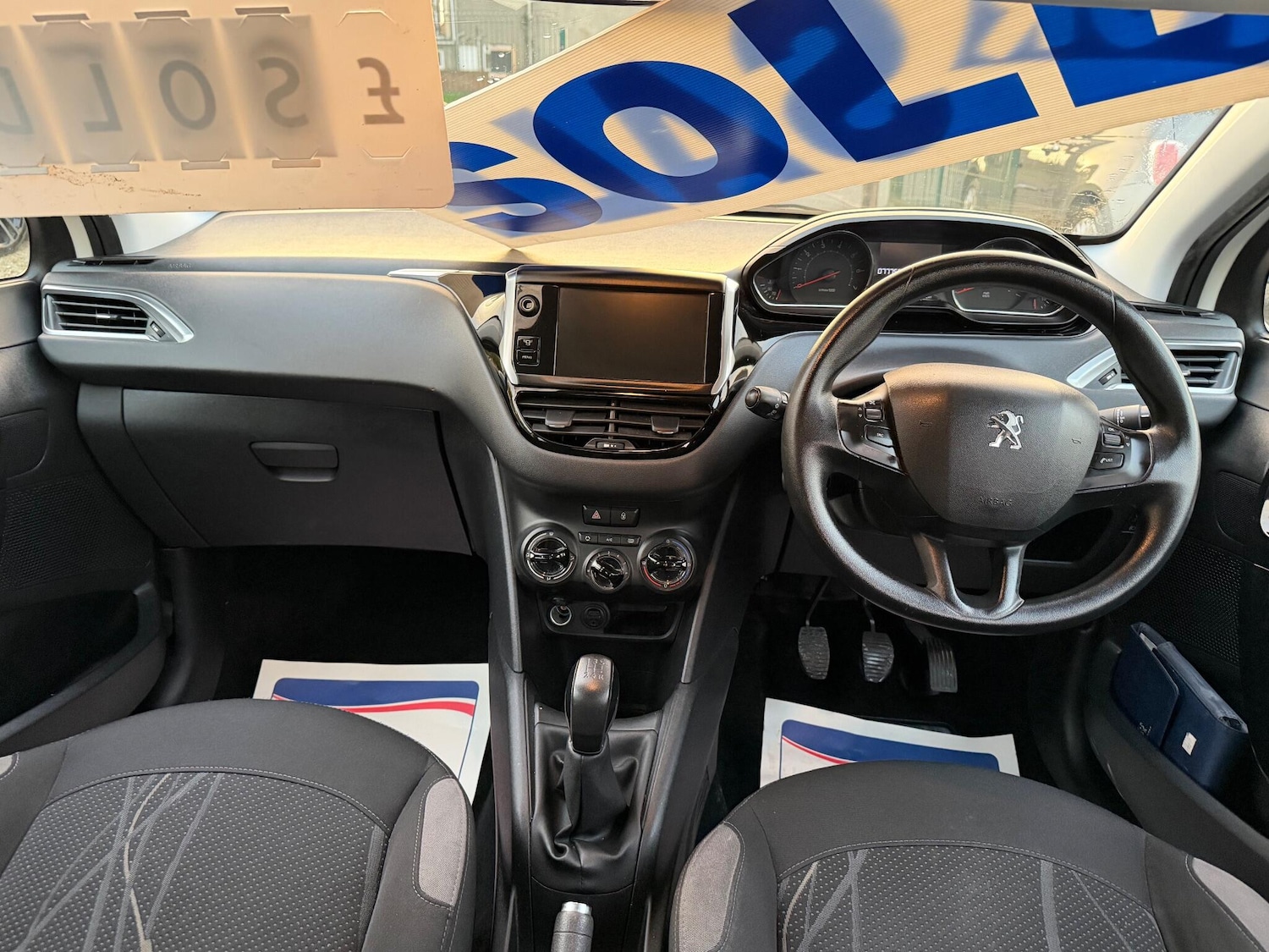 Used Peugeot 208 2014 for sale - 76499558: Photo 8