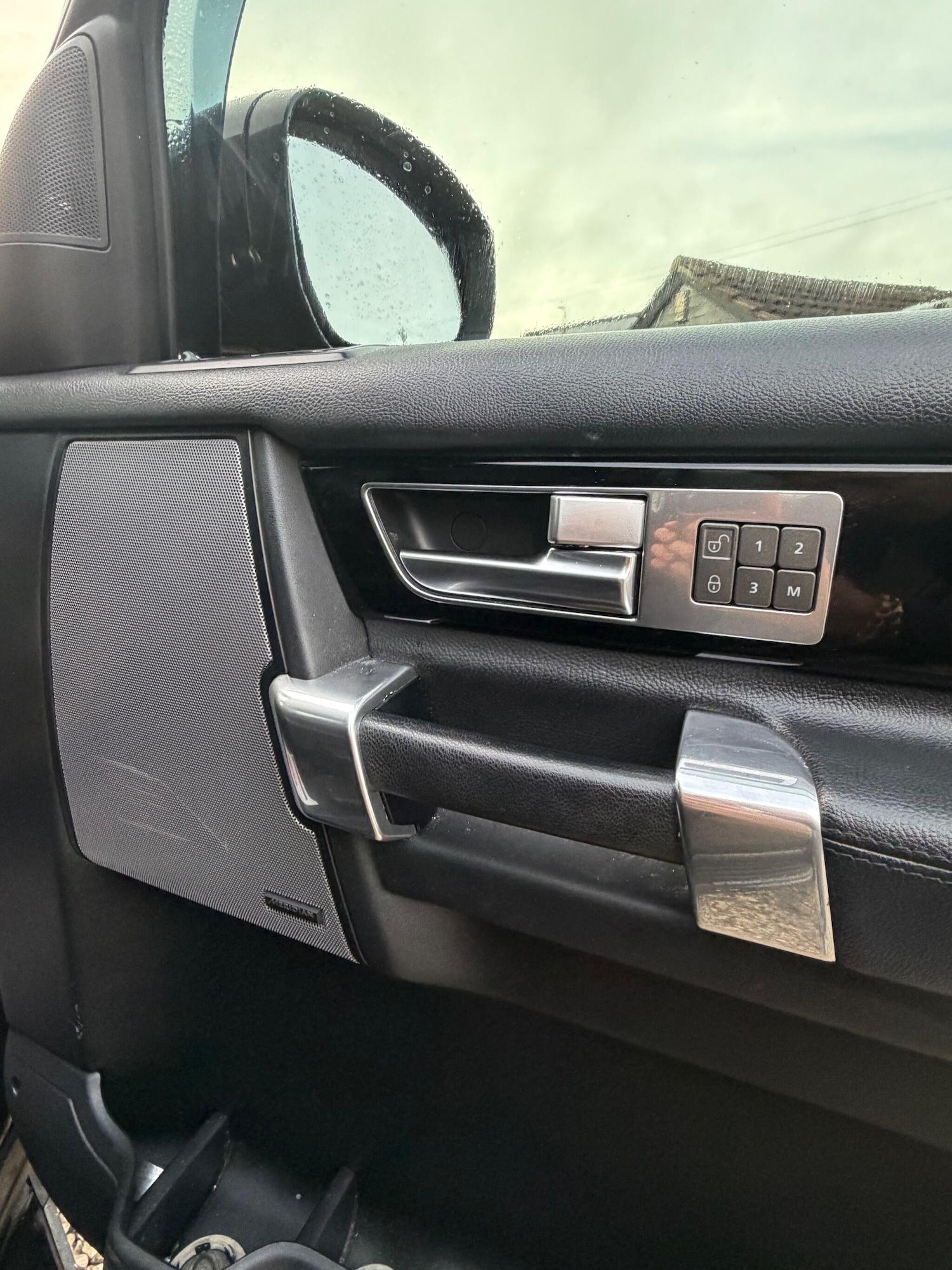 Used Land Rover Discovery 2015 for sale - 76935751: Photo 11