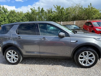 Used Land Rover Discovery Sport 2017 for sale - 78636542: Photo