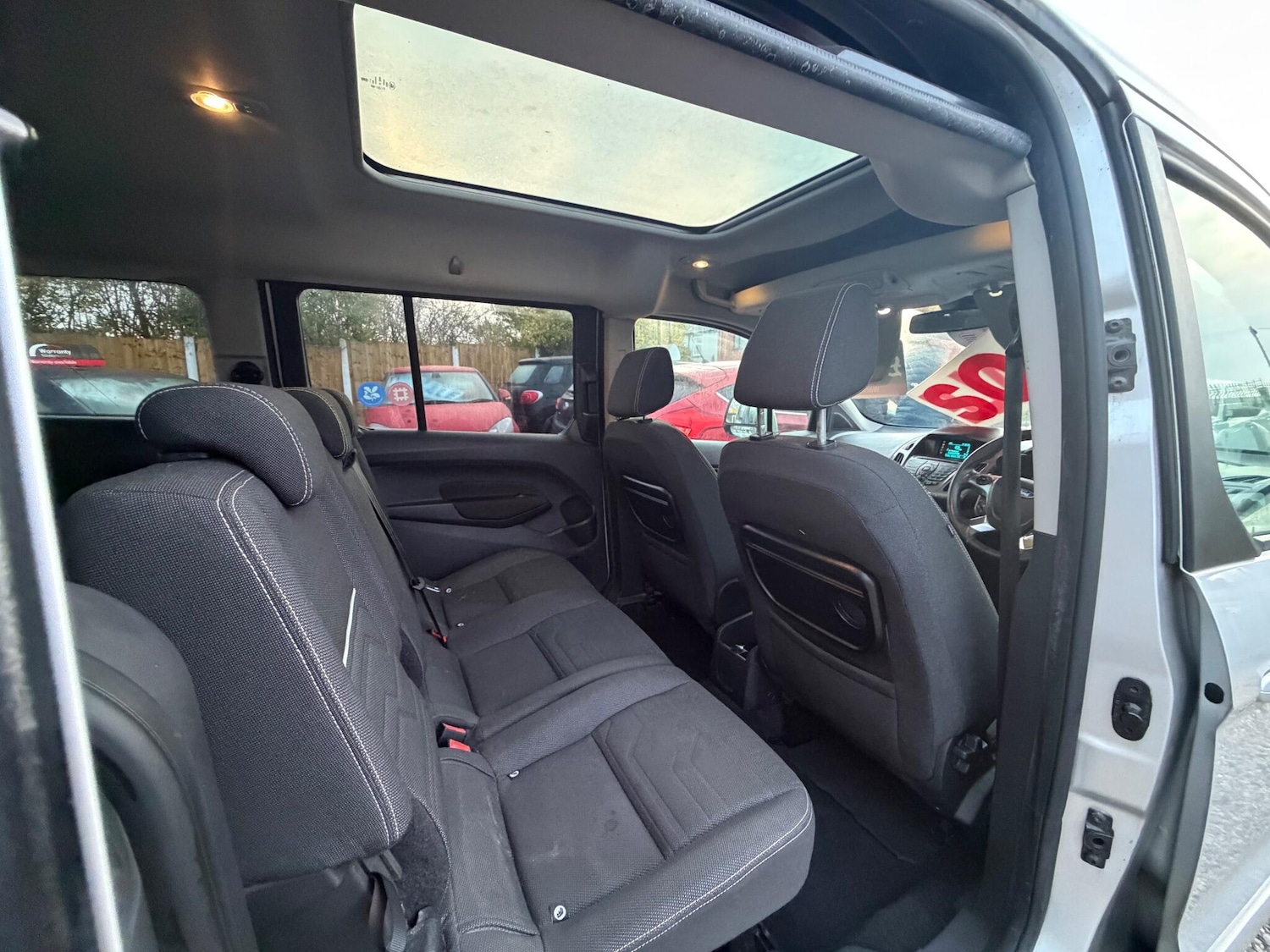 Used Ford Grand Tourneo Connect 2015 for sale - 76935865: Photo 9