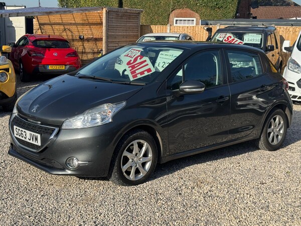 Used Peugeot 208 2013 for sale - 76270624: Photo 2