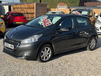 Used Peugeot 208 2013 for sale - 76270624: Photo