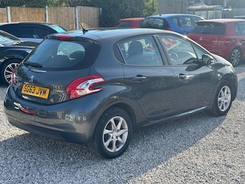 Used Peugeot 208 2013 for sale - 76270624: Photo