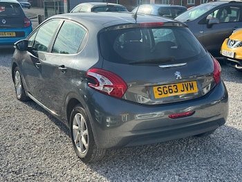 Used Peugeot 208 2013 for sale - 76270624: Photo