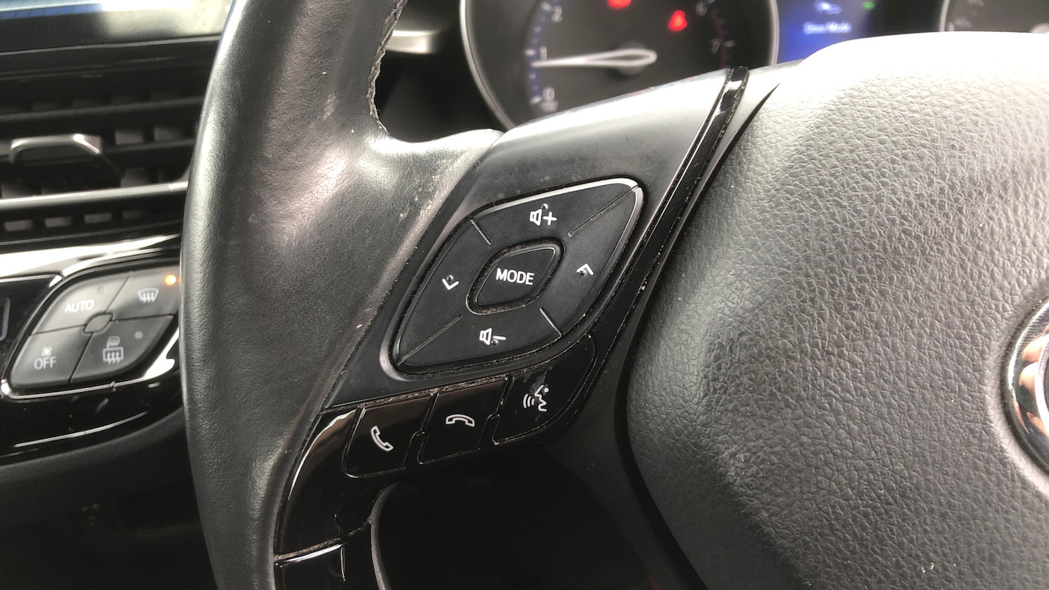 Used Toyota C-HR 2019 for sale - 78106161: Photo 25