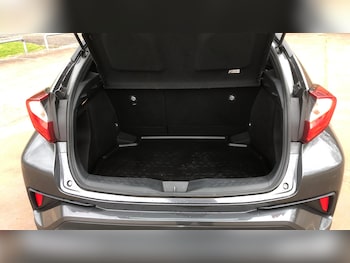 Used Toyota C-HR 2019 for sale - 78106161: Photo