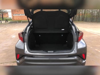 Used Toyota C-HR 2023 for sale - 78011475: Photo