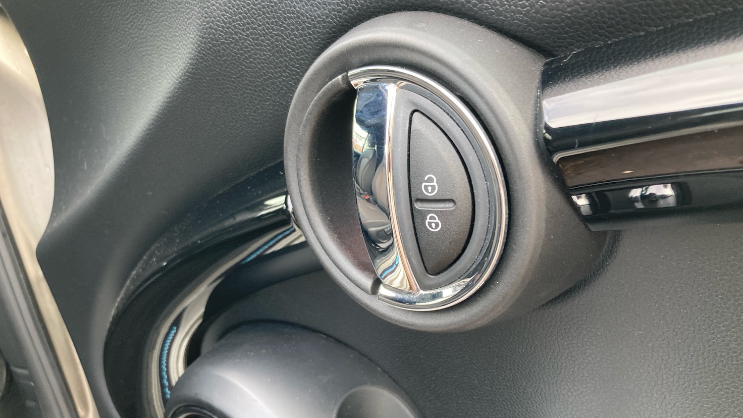 Used MINI Convertible 2017 for sale - 76451792: Photo 31