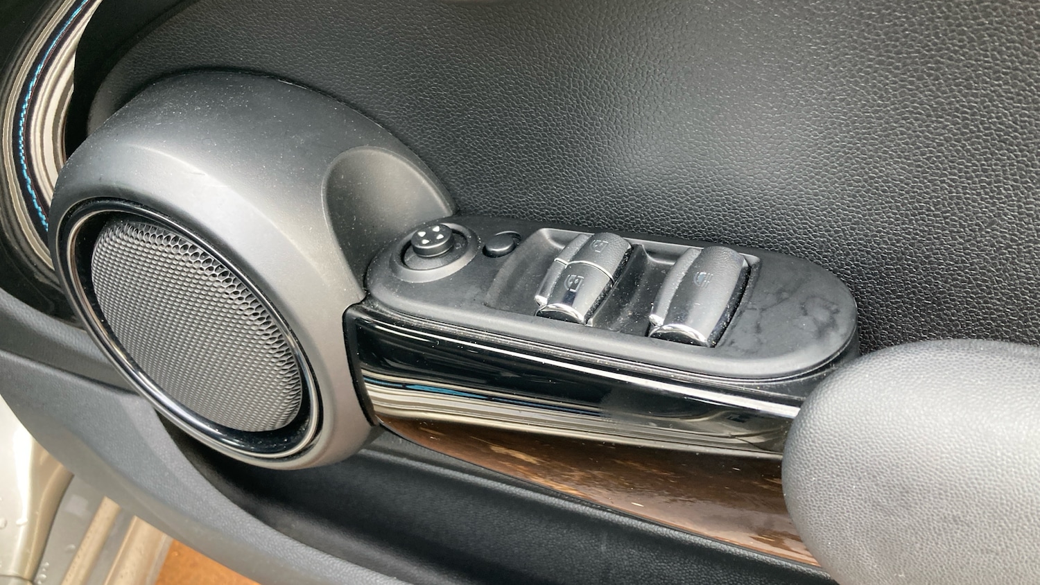 Used MINI Convertible 2017 for sale - 76451792: Photo 32