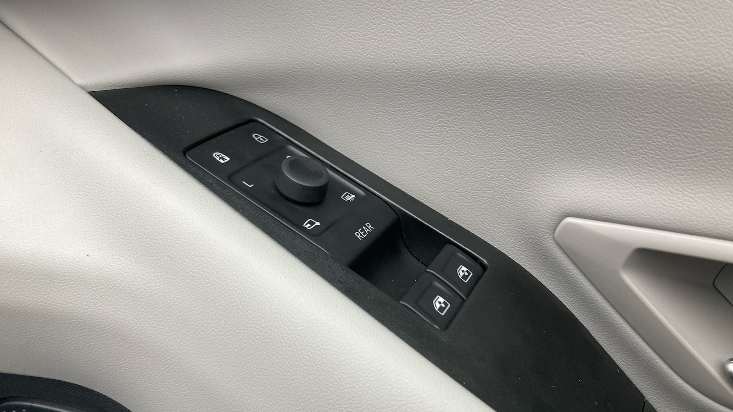 Used Ford Explorer 2025 for sale - 76979327: Photo 41