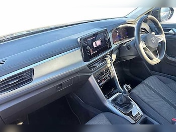 Used Volkswagen T-Roc 2023 for sale - 76177232: Photo 2