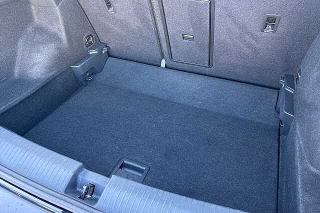 Used Volkswagen T-Roc 2023 for sale - 76177232: Photo 34