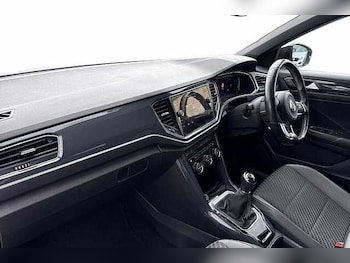 Used Volkswagen T-Roc 2019 for sale - 78526156: Photo