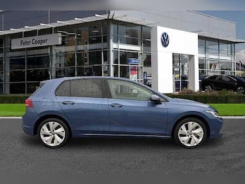 Used Volkswagen Golf 2024 for sale - 77189123: Photo