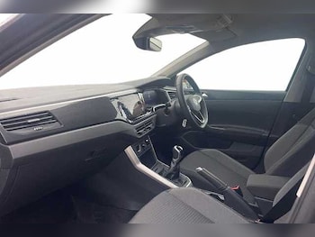 Used Volkswagen Polo 2024 for sale - 76224470: Photo 2