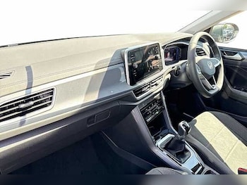 Used Volkswagen T-Roc 2025 for sale - 76101515: Photo 2