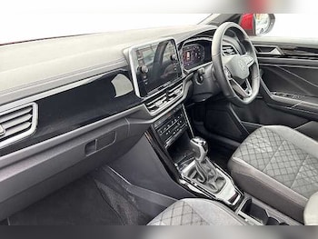 Used Volkswagen T-Roc 2022 for sale - 77851128: Photo