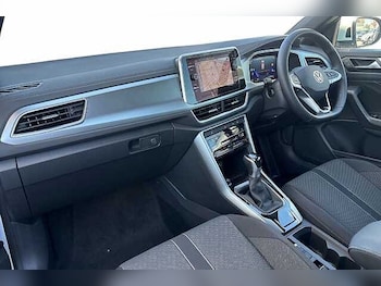 Used Volkswagen T-Roc 2025 for sale - 76101514: Photo 2