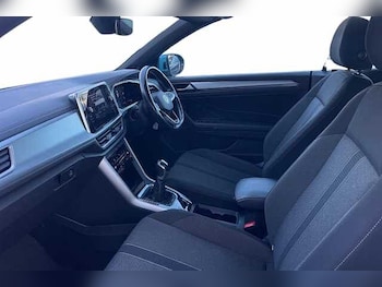 Used Volkswagen T-Roc 2023 for sale - 77417533: Photo