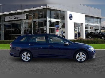 Used Volkswagen Golf 2022 for sale - 75987134: Photo