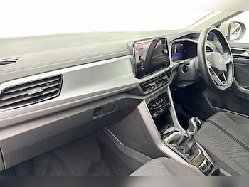 Used Volkswagen T-Roc 2023 for sale - 75969236: Photo