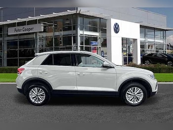 Used Volkswagen T-Roc 2023 for sale - 75969236: Photo